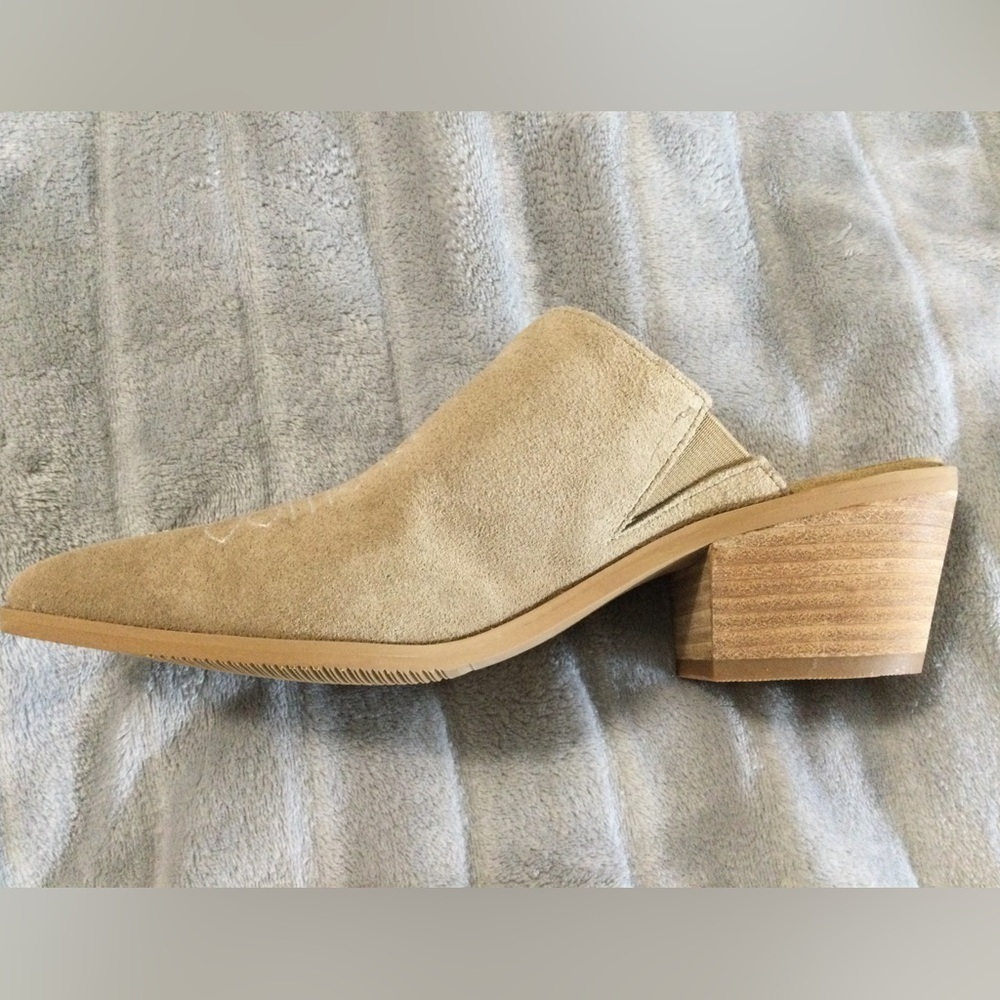 Lisa-Vivcky Women's Tan Suede Pointed Slip-On Mules - Picture 8 of 9